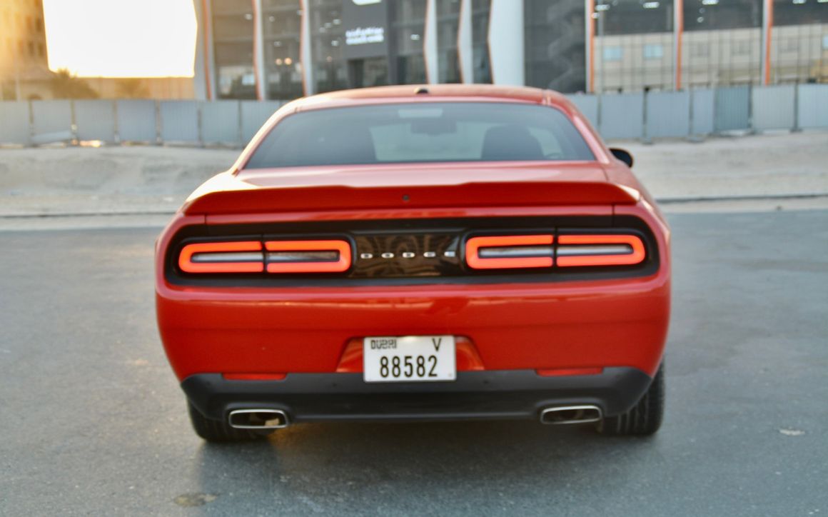 Dodge Challenger - image 4