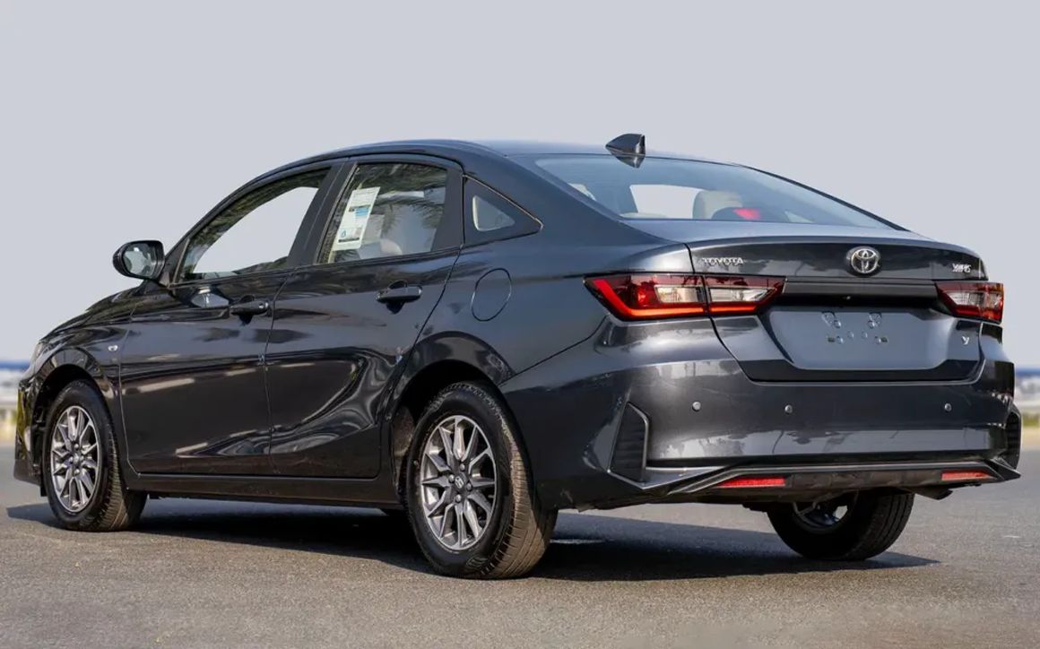 Toyota Yaris - image 6