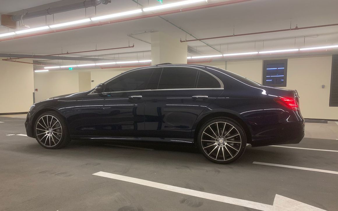 Mercedes Benz E-300 - image 2