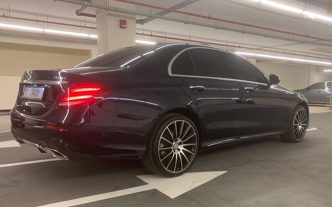 Mercedes Benz E-300 - image 8