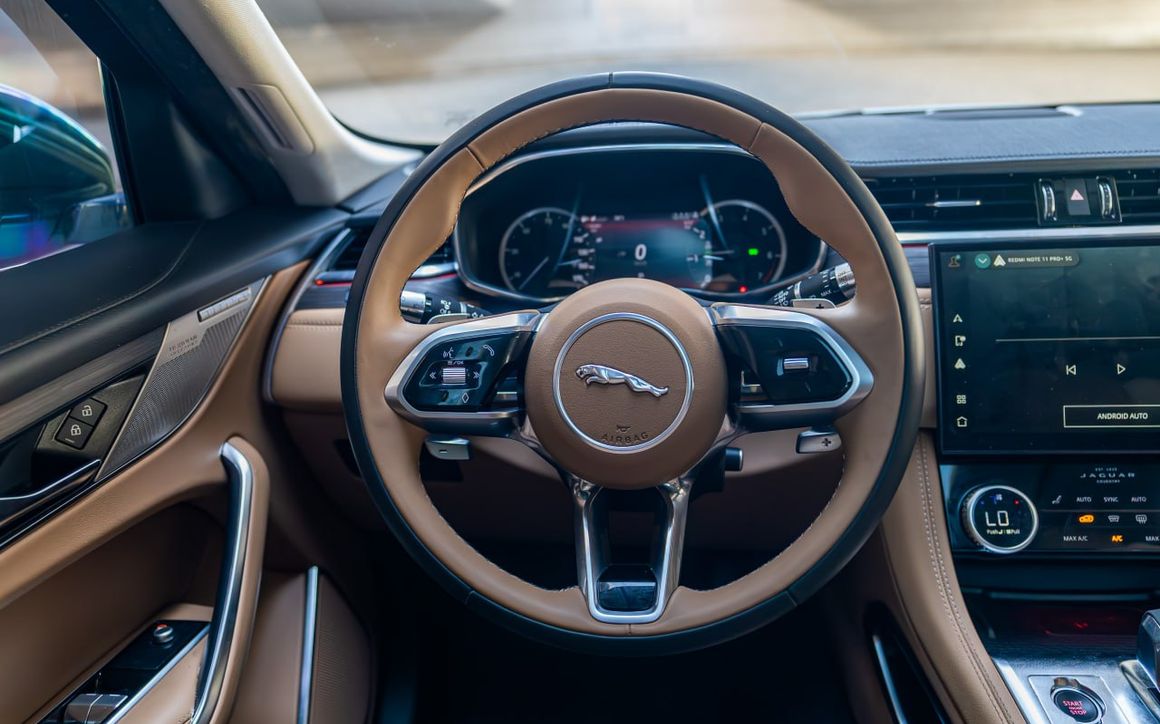 JAGUAR F-PACE - image 7