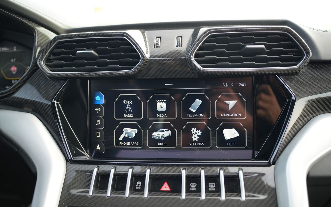 LAMBORGHINI URUS - image 15