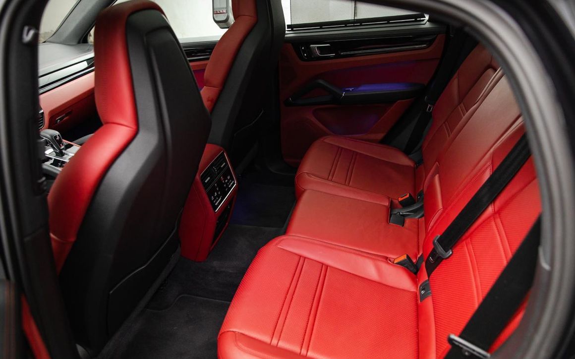 Porsche Cayenne - image 12