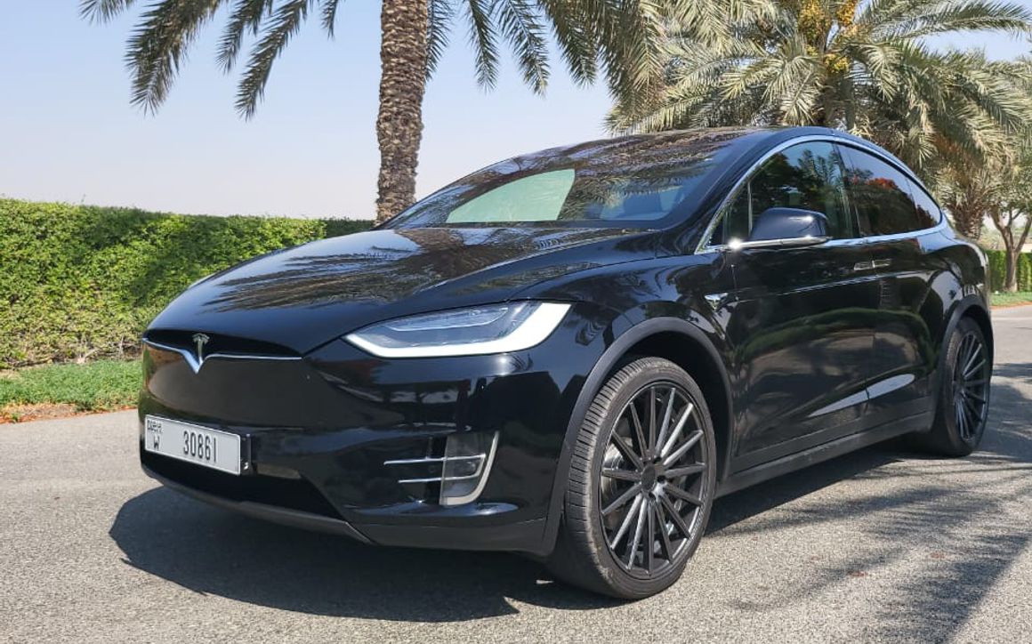 TESLA MODEL X - image 1