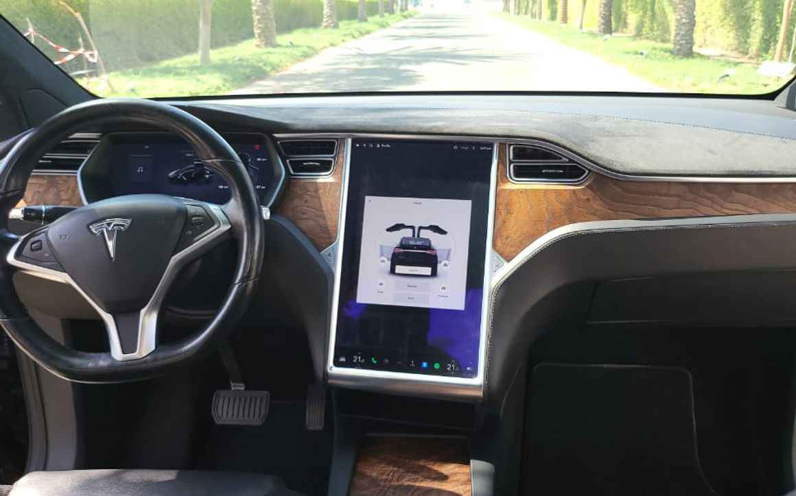 TESLA MODEL X - image 8