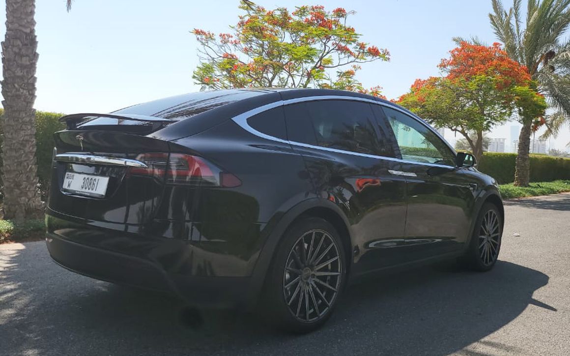 TESLA MODEL X - image 6