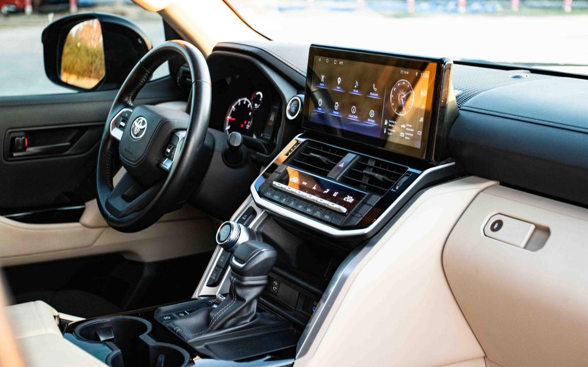 TOYOTA LAND CRUISER - image 9
