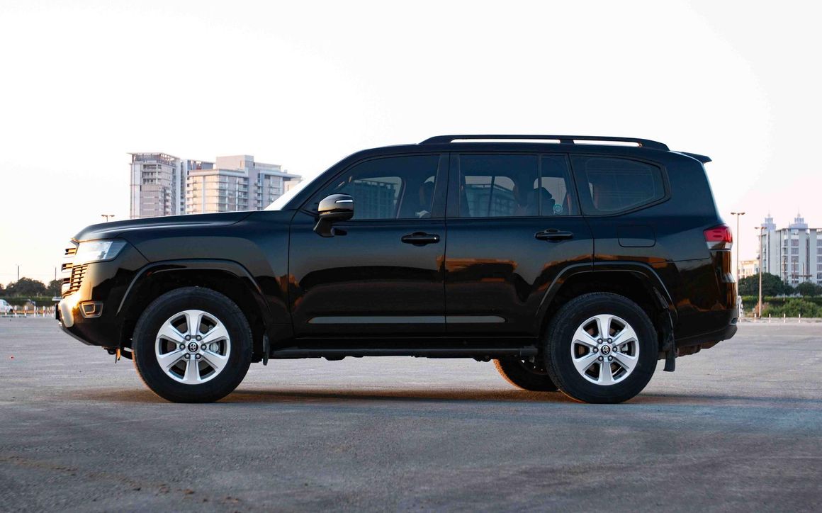 TOYOTA LAND CRUISER - image 2