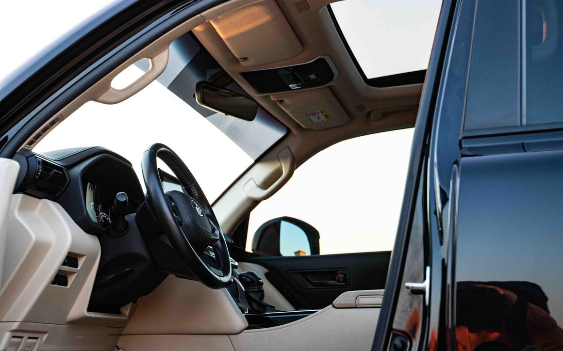 TOYOTA LAND CRUISER - image 8