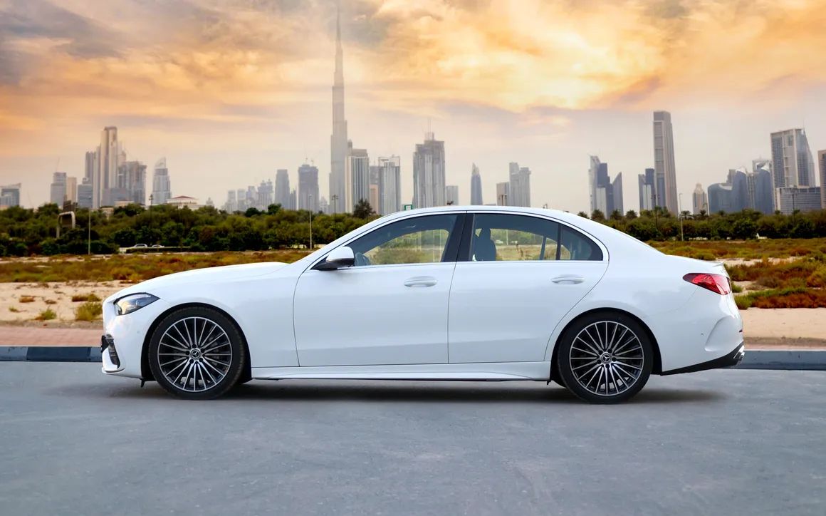 Mercedes Benz C200 White - image 2