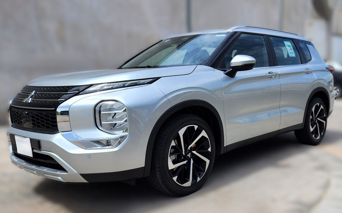 Mitsubishi Outlander 2.5L 7 STR High Line- - image 1