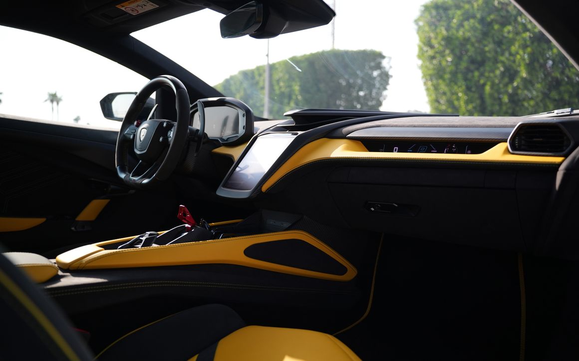 LAMBORGHINI REVUELTO - image 8