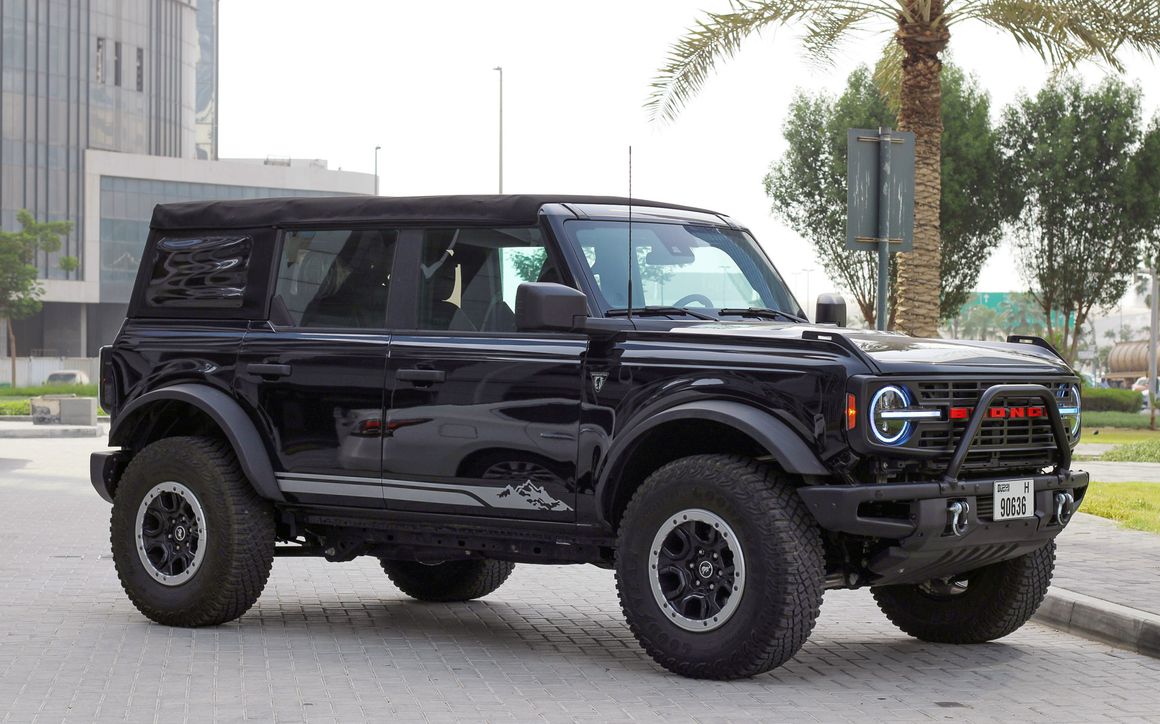 Ford Bronco - image 4