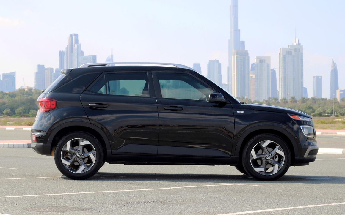 Hyundai Venue - image 2