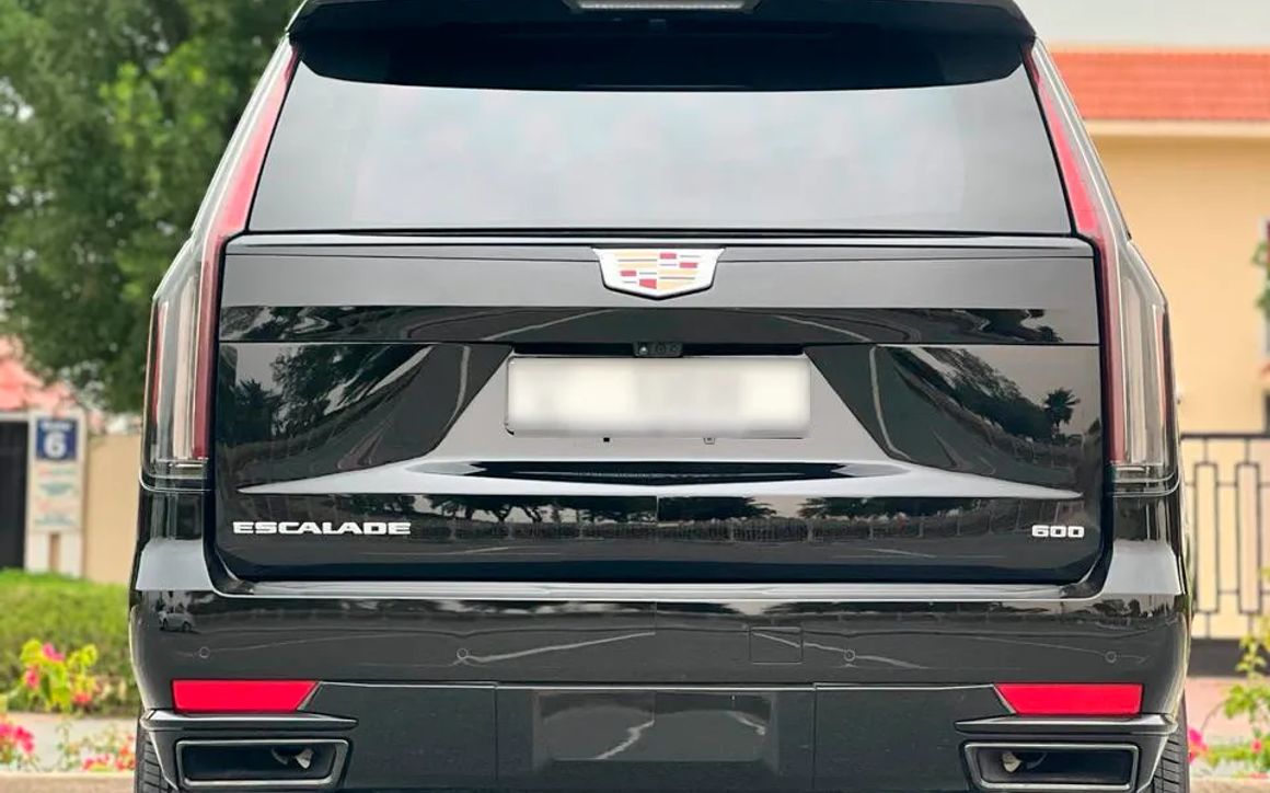 Cadillac Escalade - image 5