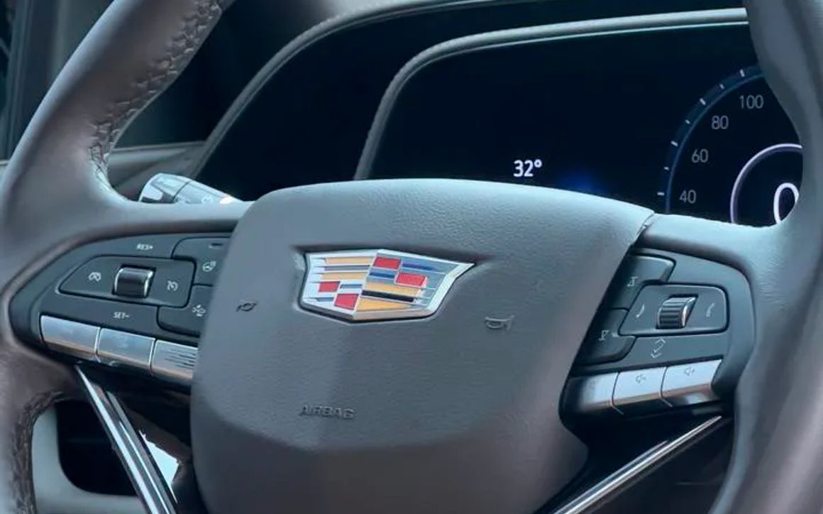 Cadillac Escalade - image 9