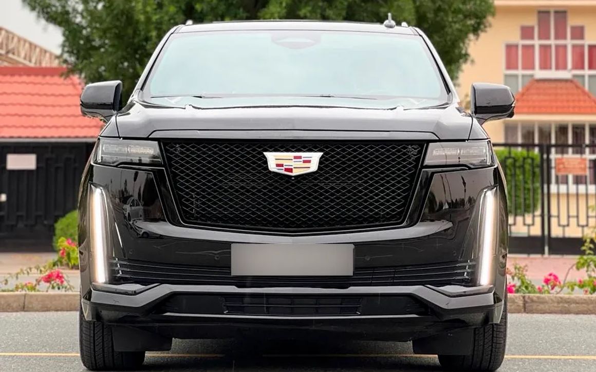 Cadillac Escalade - image 2