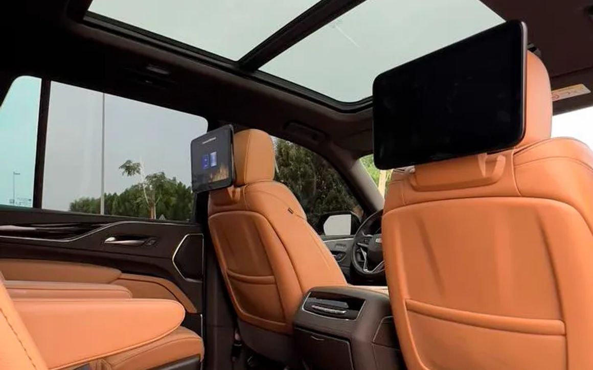 Cadillac Escalade - image 6