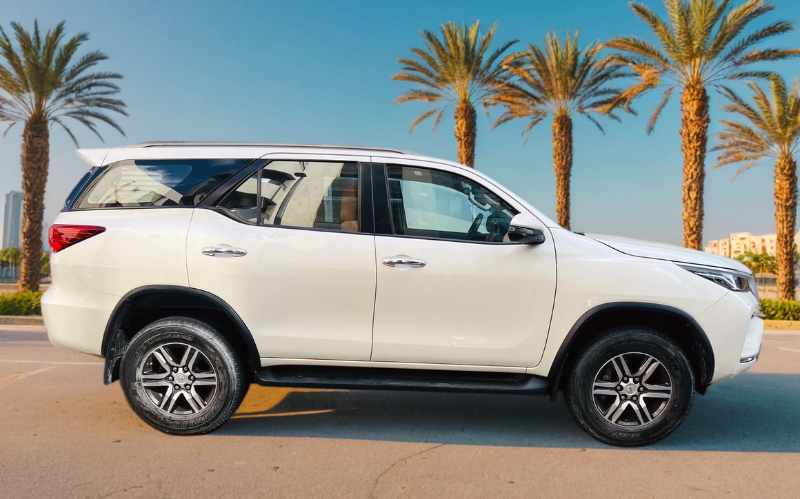 TOYOTA FORTUNER - image 2