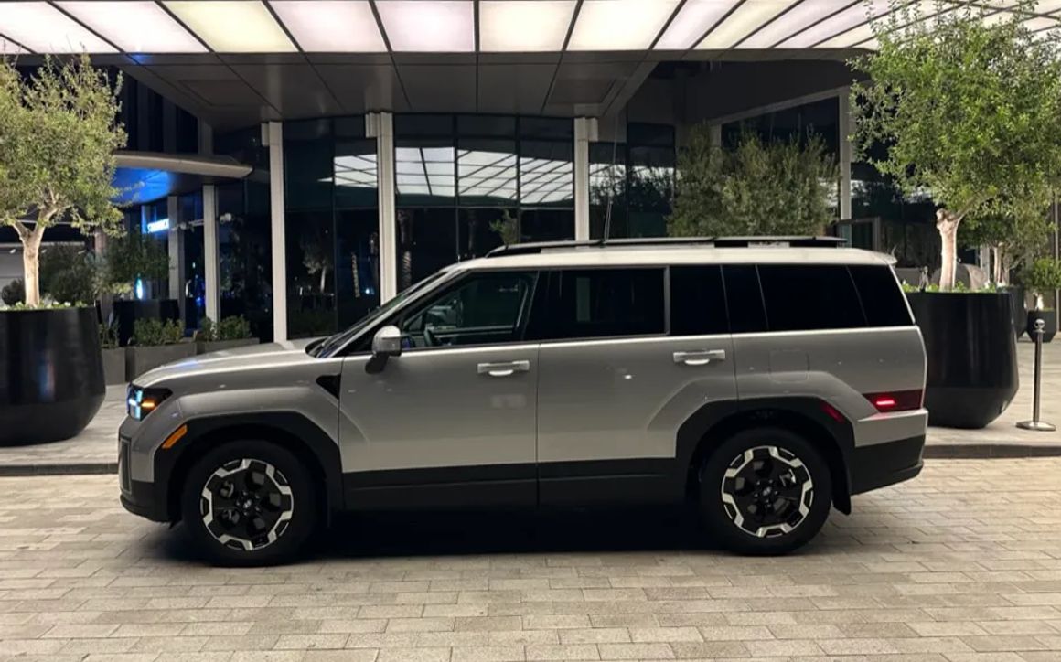 Hyundai Santa Fe - image 2