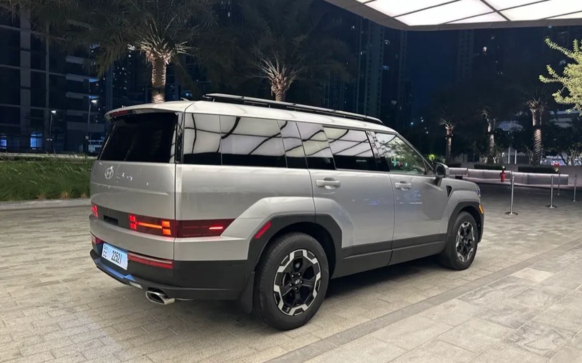 Hyundai Santa Fe - image 9