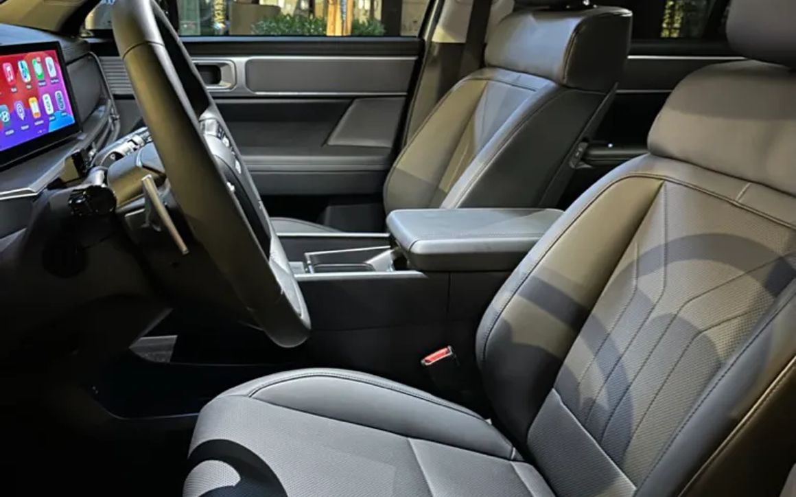 Hyundai Santa Fe - image 12