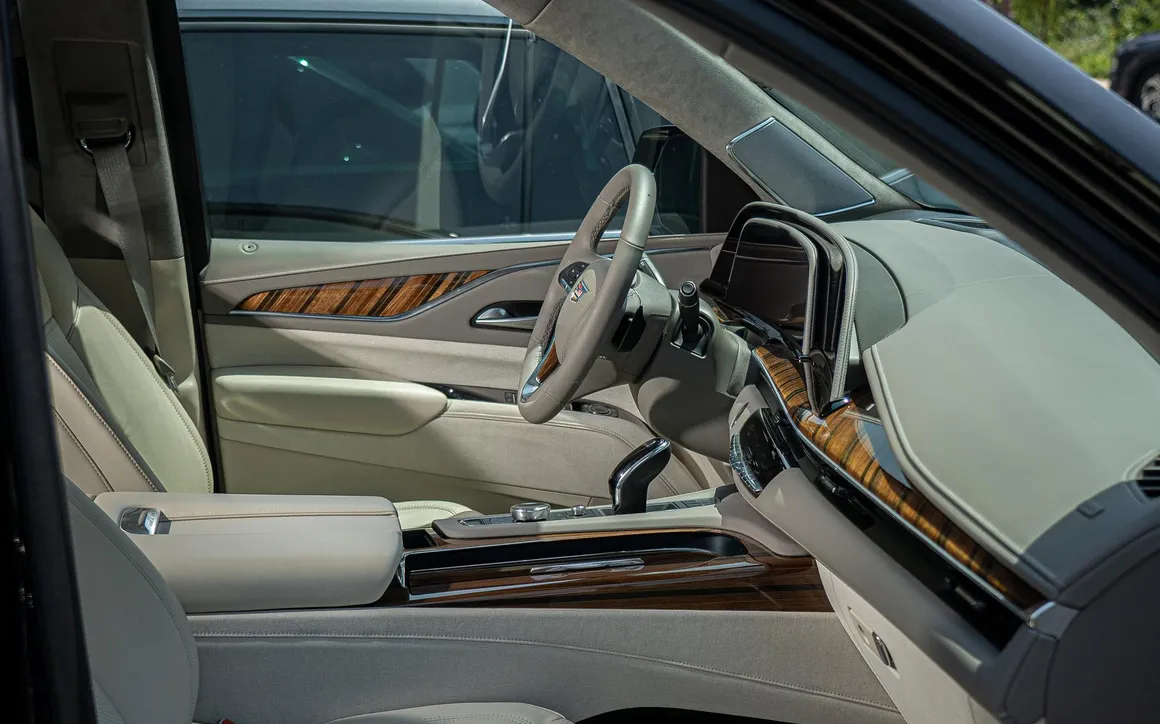 Cadillac Escalade Platinum Sport - image 4