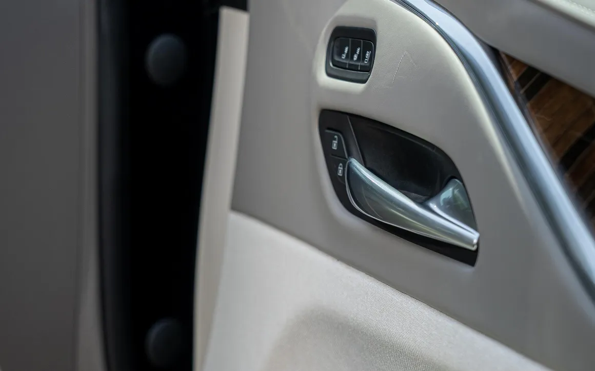 Cadillac Escalade Platinum Sport - image 13