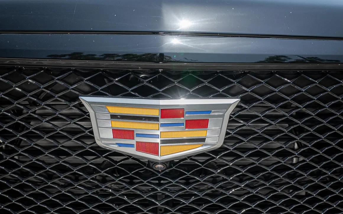 Cadillac Escalade Platinum Sport - image 3