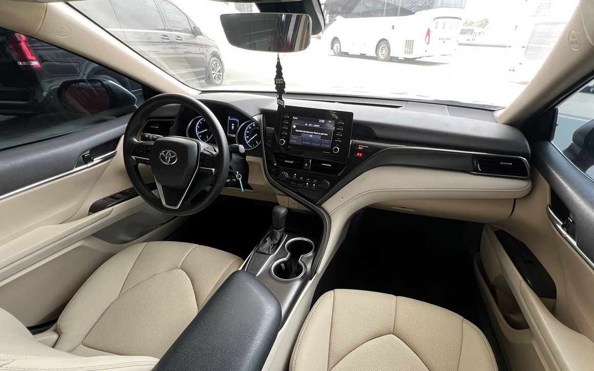Toyota Camry - image 10