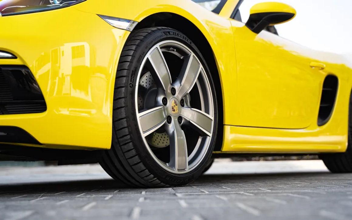 PORSCHE 718 BOXTER Yellow - image 8