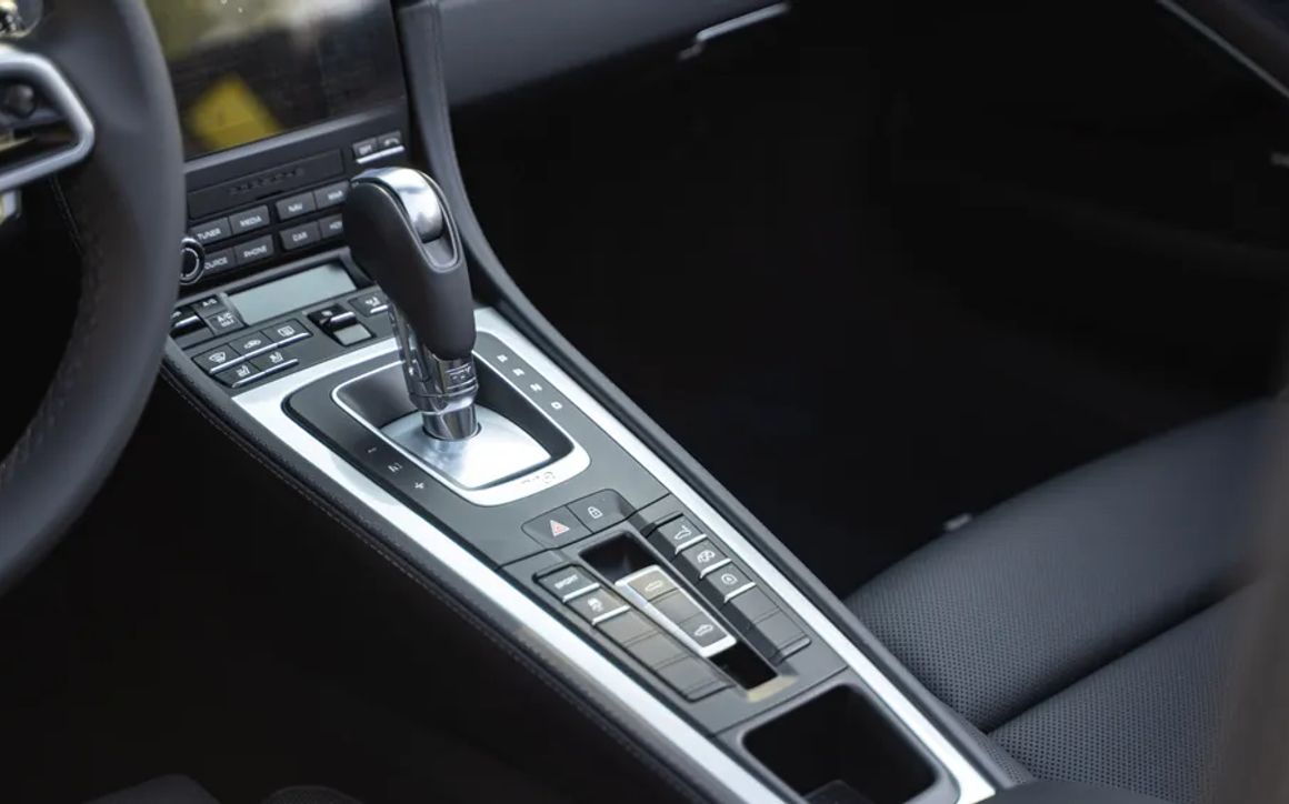 PORSCHE 718 BOXTER Yellow - image 17