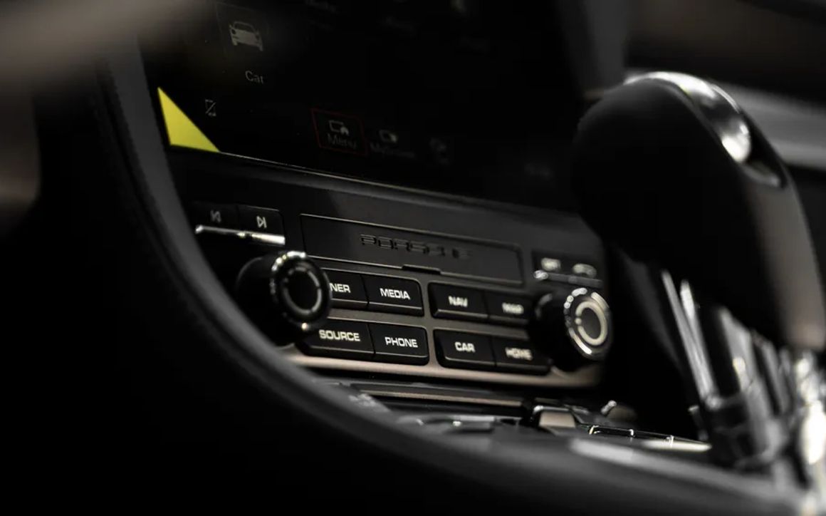 PORSCHE 718 BOXTER Yellow - image 16