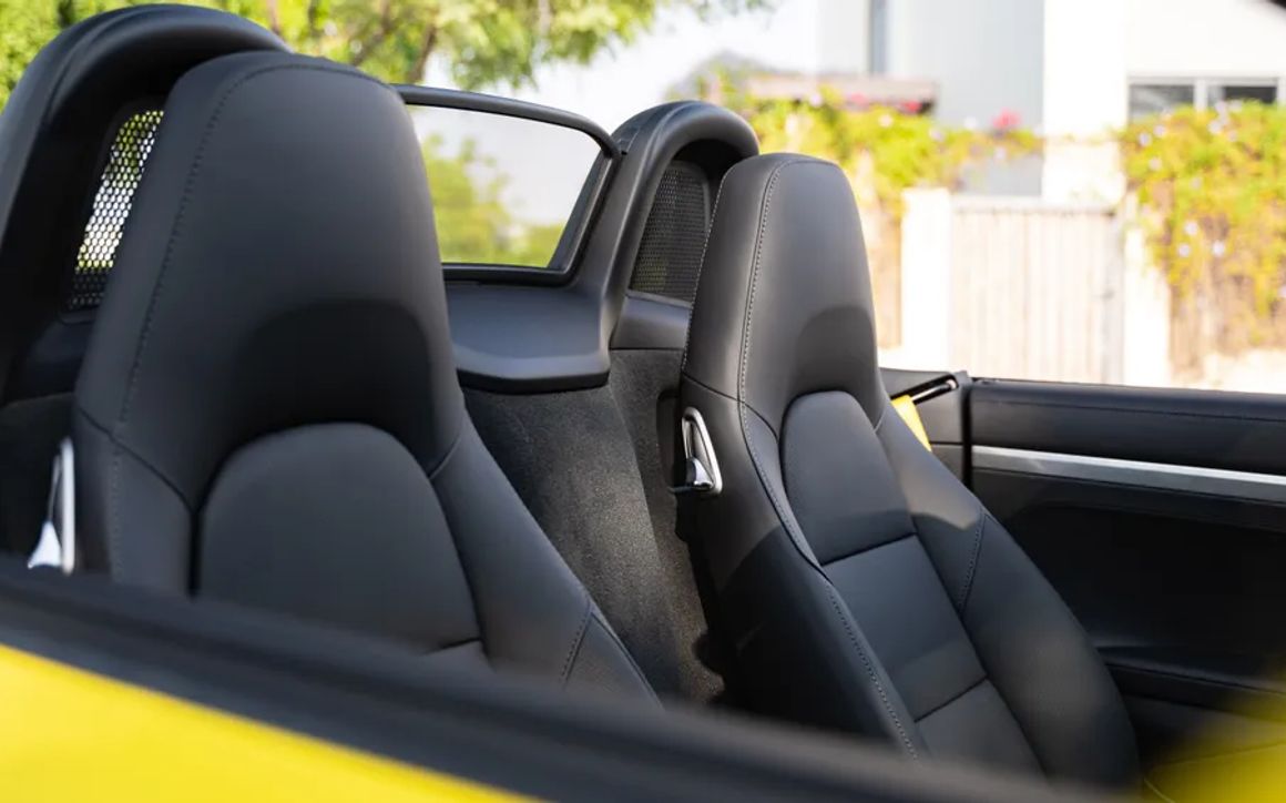 PORSCHE 718 BOXTER Yellow - image 11