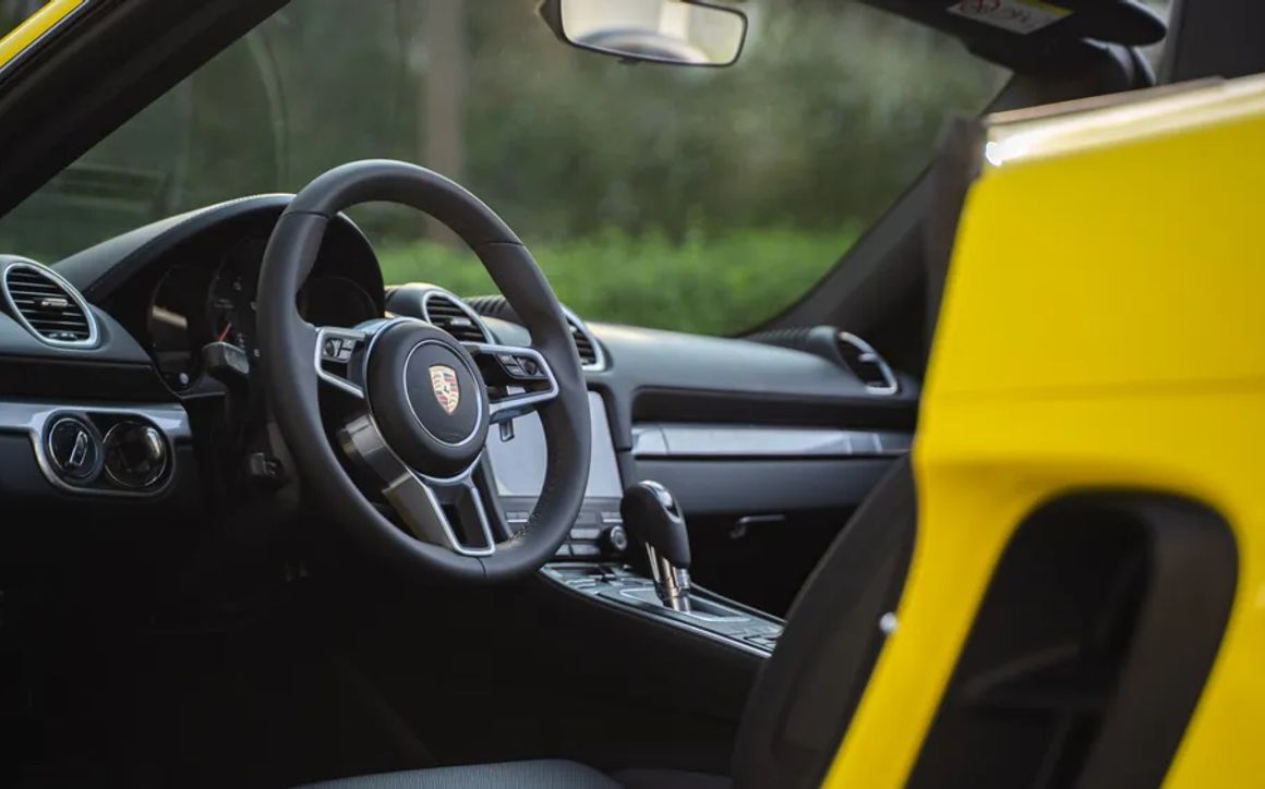 PORSCHE 718 BOXTER Yellow - image 12