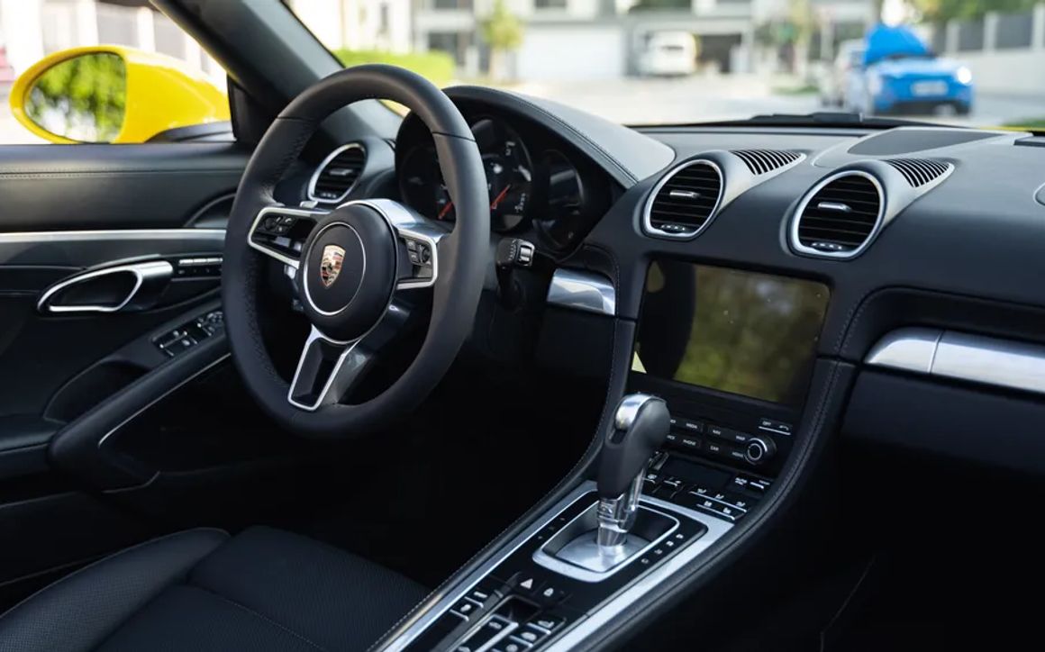 PORSCHE 718 BOXTER Yellow - image 13