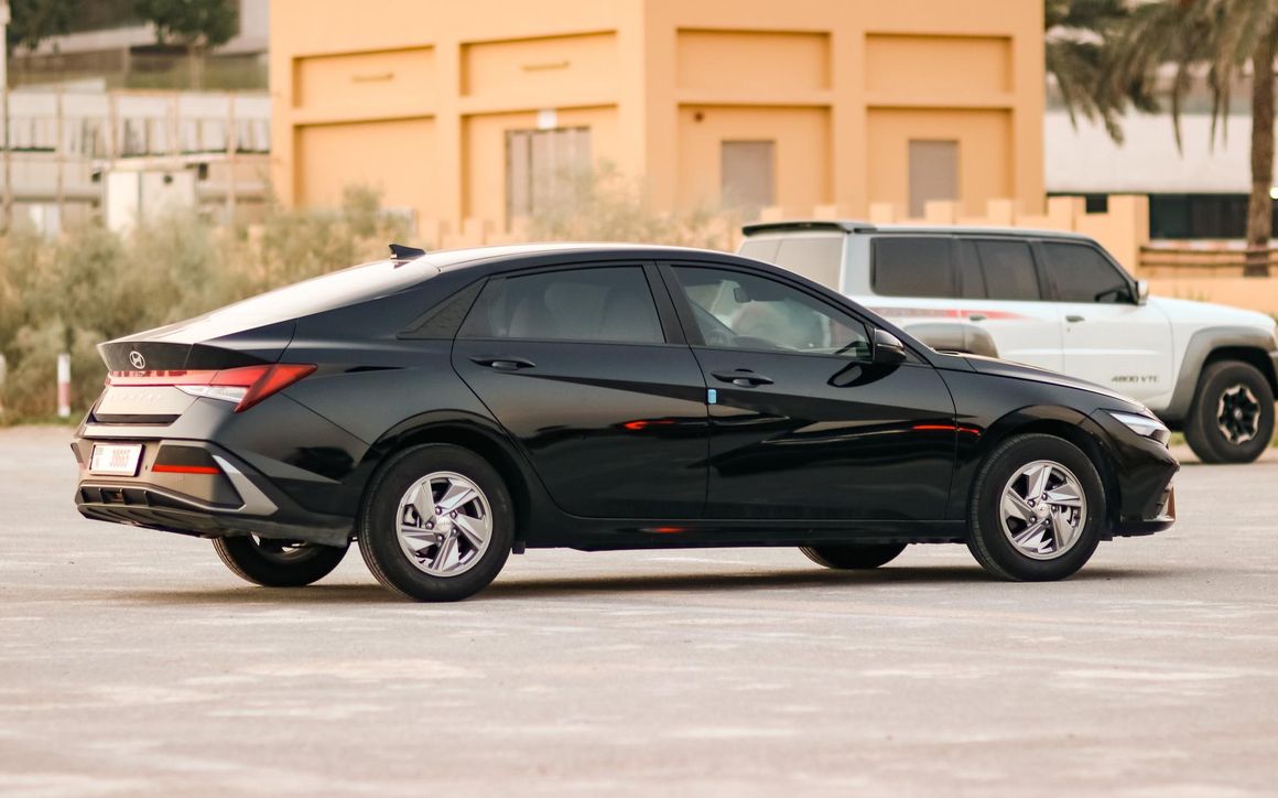 HYUNDAI ELANTRA - image 6