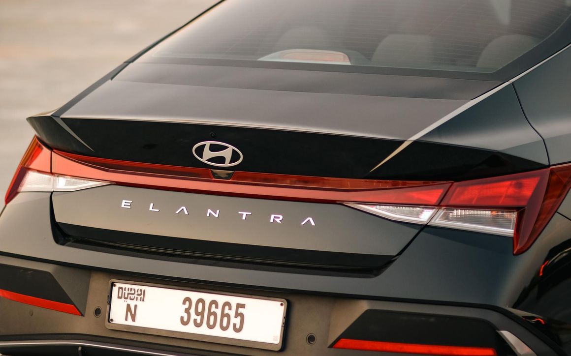 HYUNDAI ELANTRA - image 7