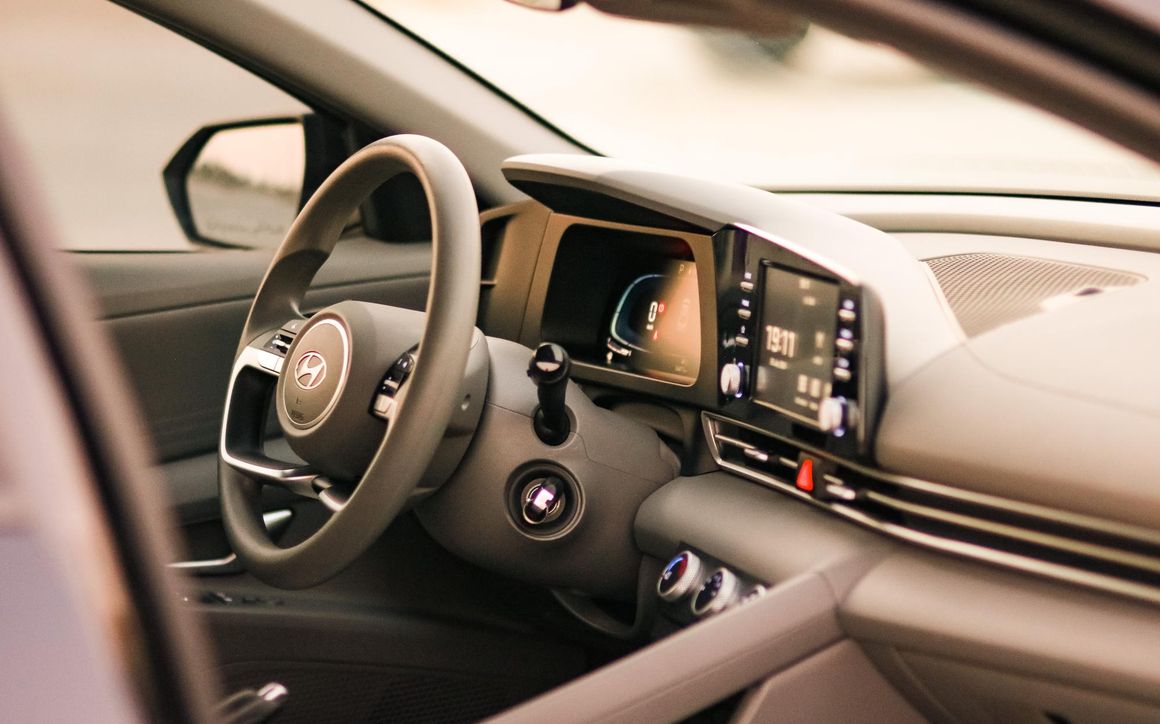 HYUNDAI ELANTRA - image 10
