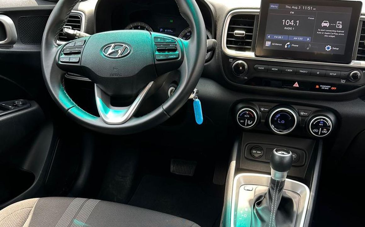 Hyundai Venue - image 6