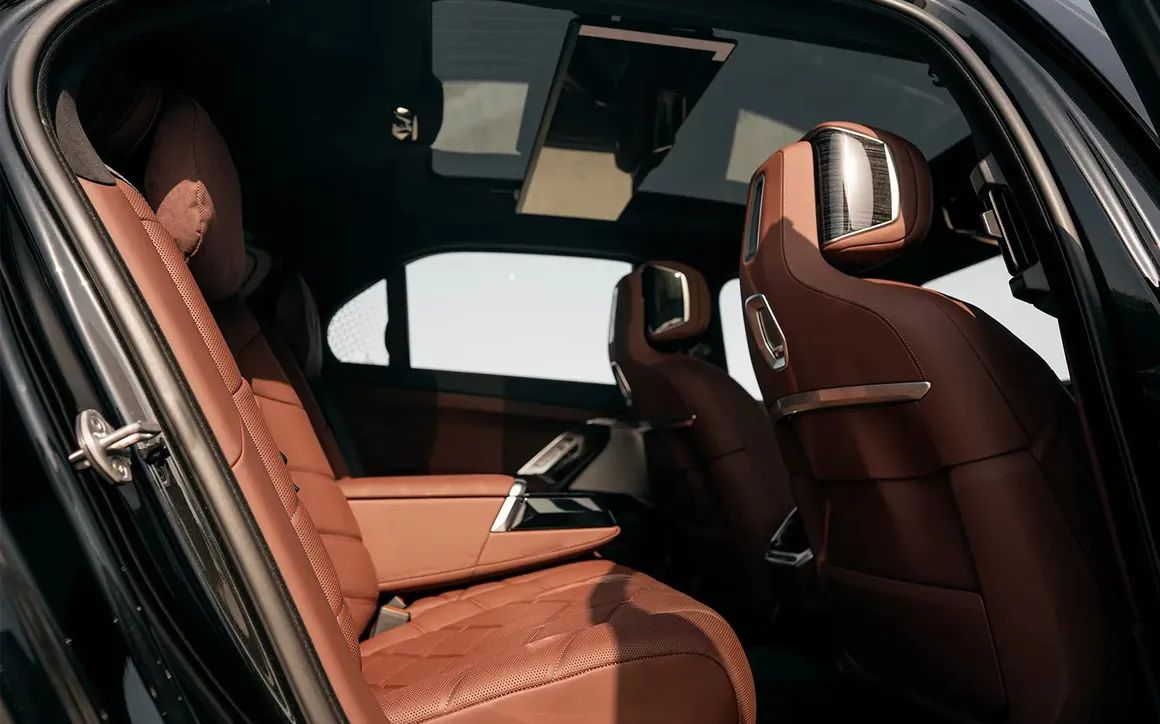 BMW 740Li - image 12