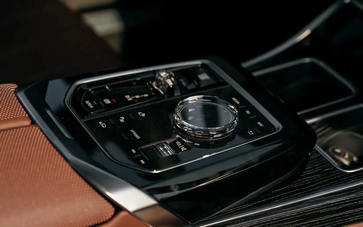 BMW 740Li - image 14