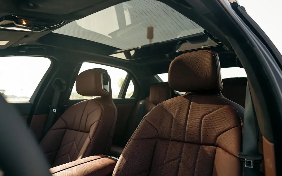 BMW 740Li - image 11