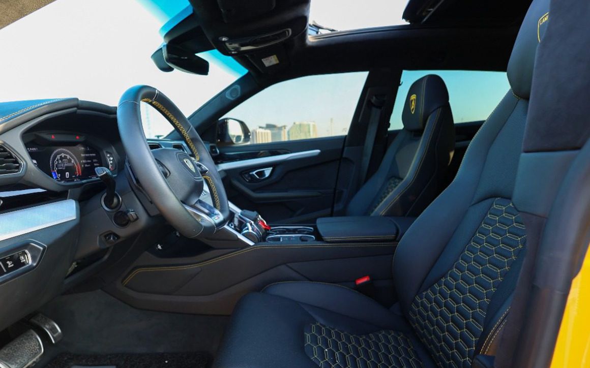 Lamborghini Urus Yellow - image 8