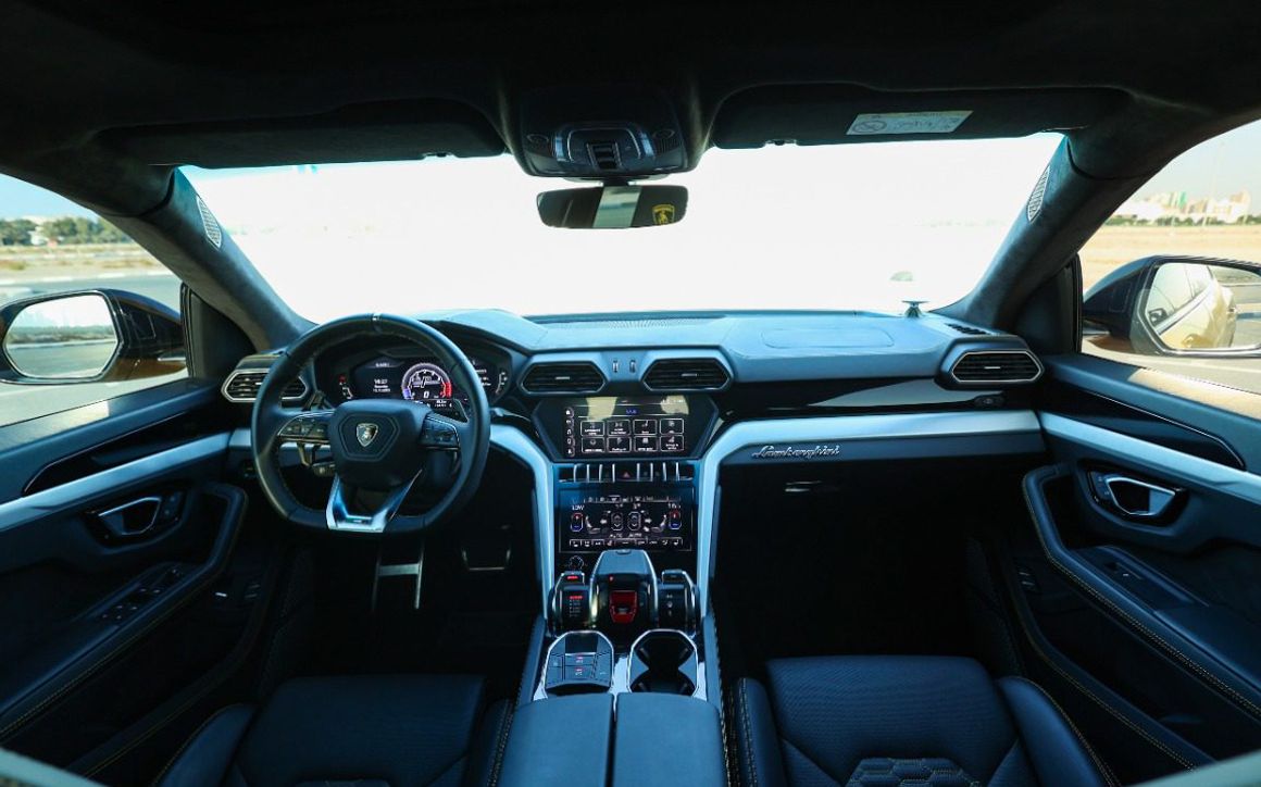 Lamborghini Urus Yellow - image 7