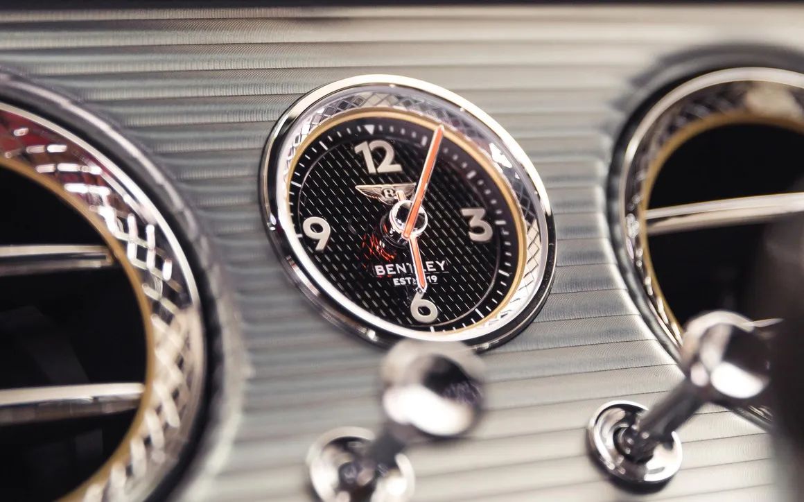 Bentley GT Gold - image 26