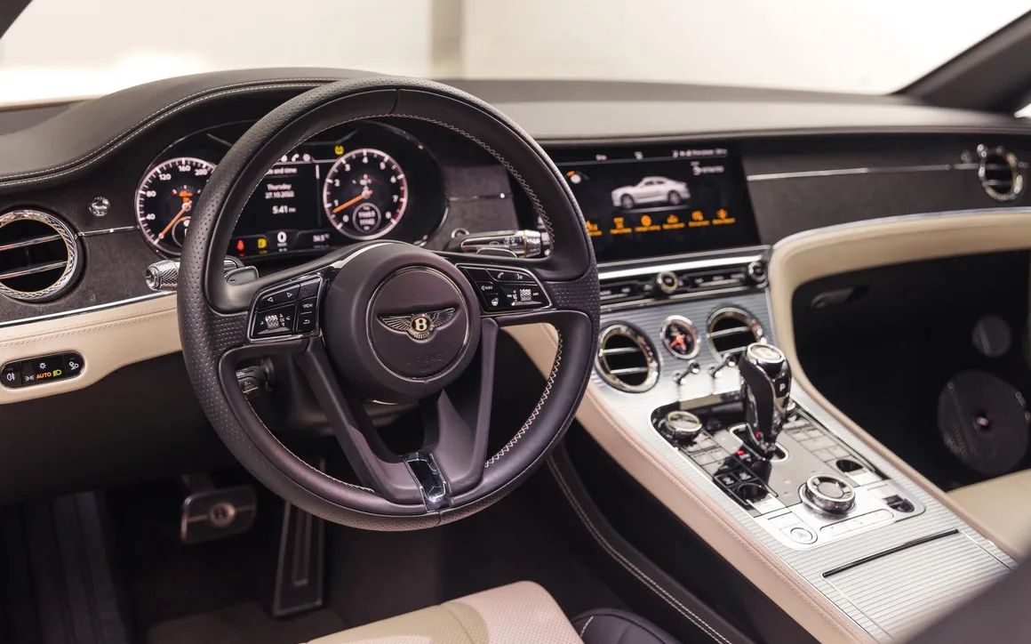 Bentley GT Gold - image 17