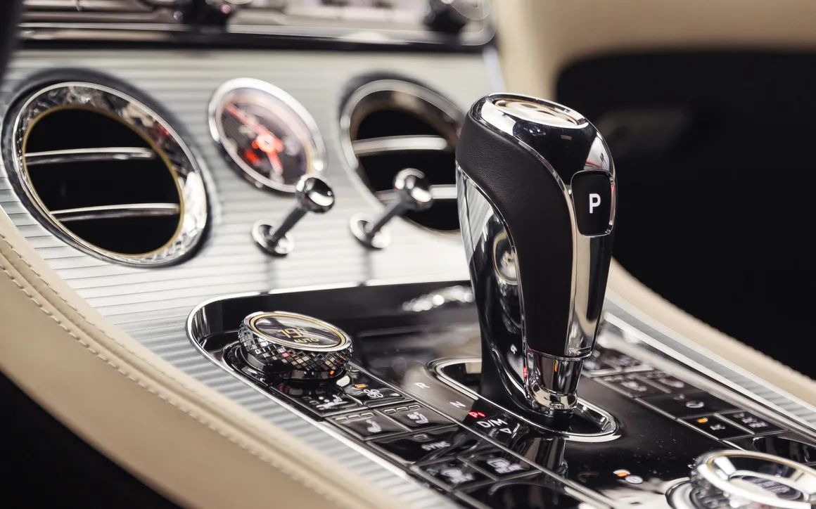 Bentley GT Gold - image 21