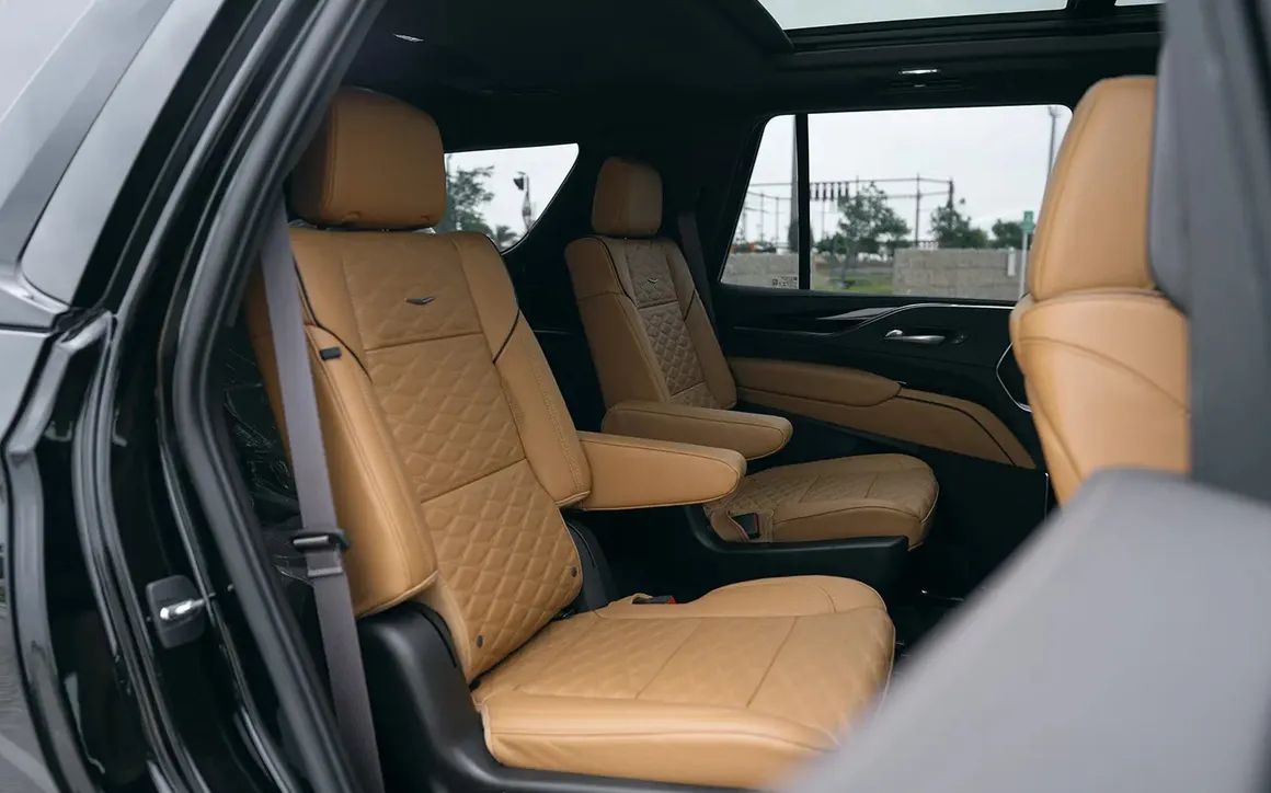 CADILLAC ESCALADE - image 11