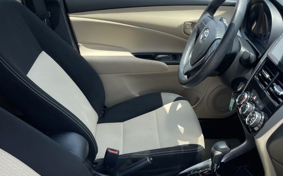 TOYOTA YARIS - image 4